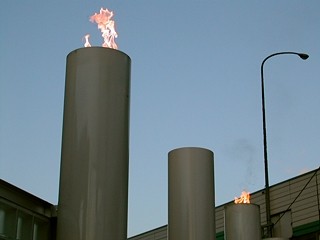 ���̉��͔R���オ���Ă��邩�H