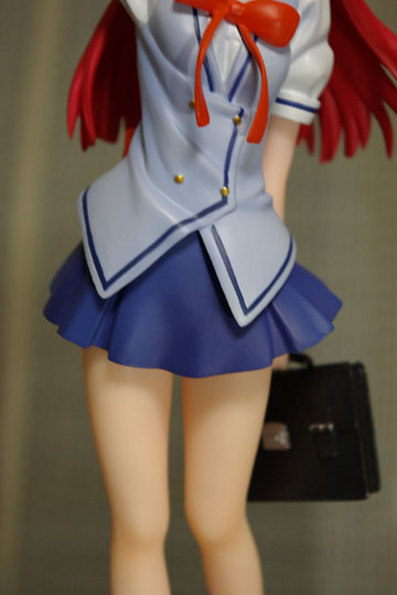 スカート前から