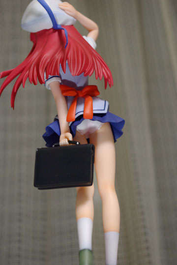 パンチラ後ろから