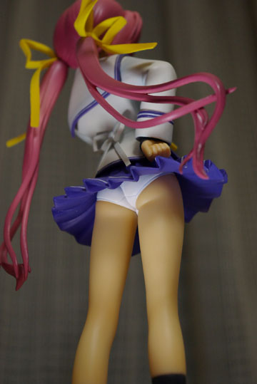 後ろからローアングルで