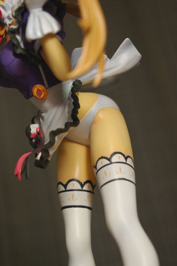 パンツにエプロン