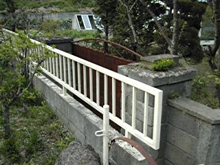やるせない門