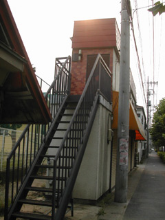 薄い家