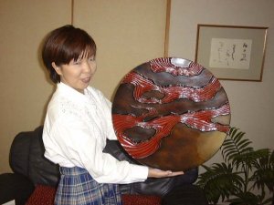 芹沢啓子と鎌倉彫のお盆