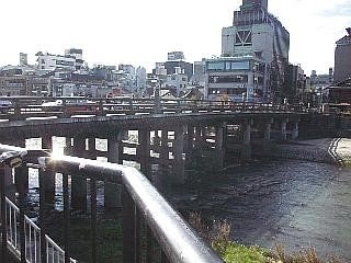 O勴